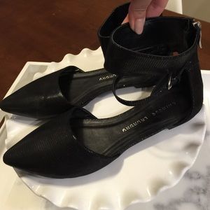 Chinese Laundry flats